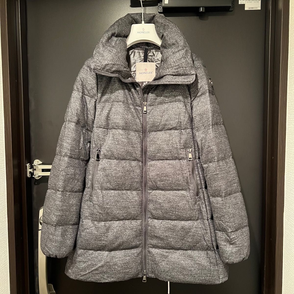 1シーズンの使用】Moncler ダウンコート ラメ入りダウン 1シーズンの使用】Moncler ダウンコート ラメ入りダウン