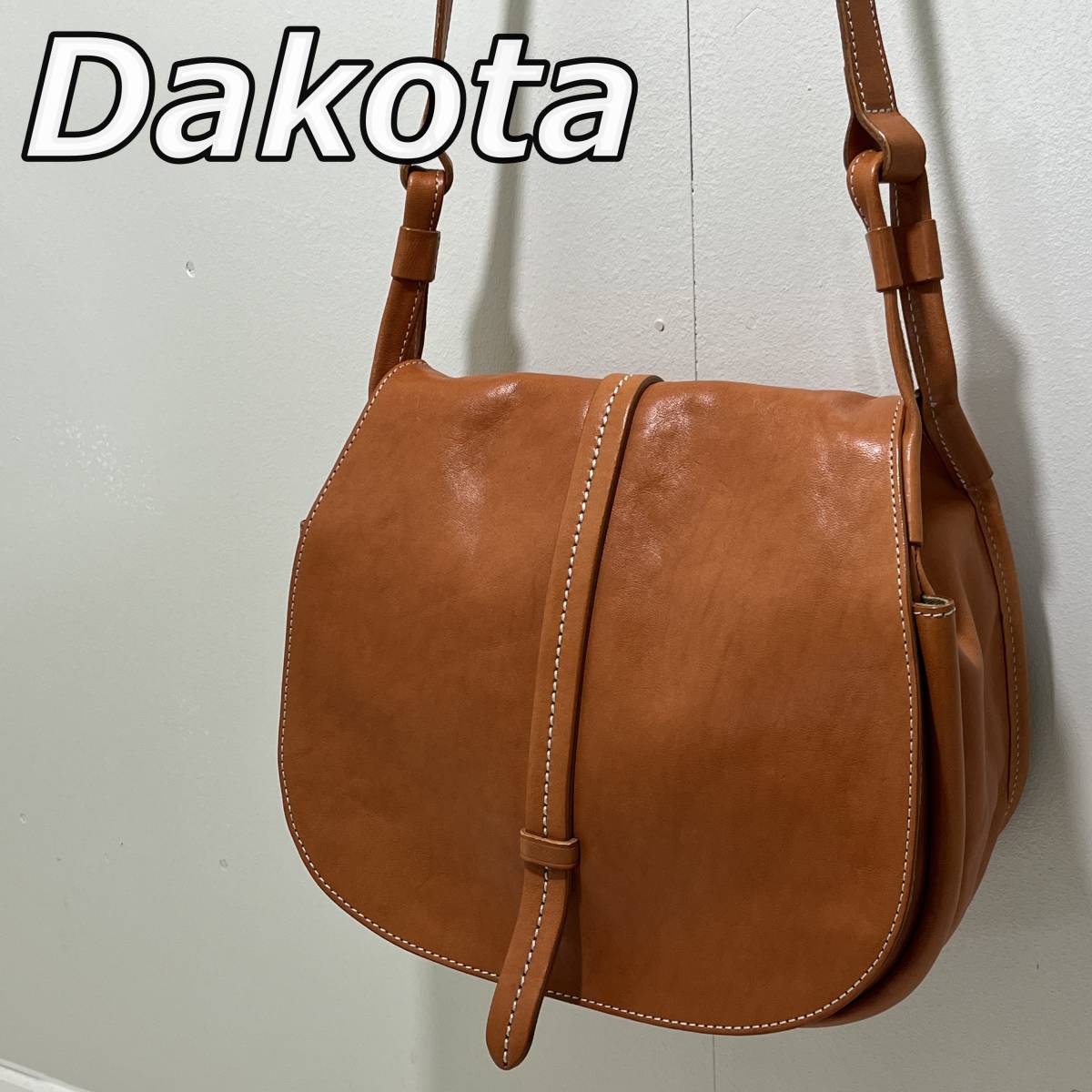 美品【Dakota】ダコタ レザー ショルダーバッグ フラップ式 本革 斜め