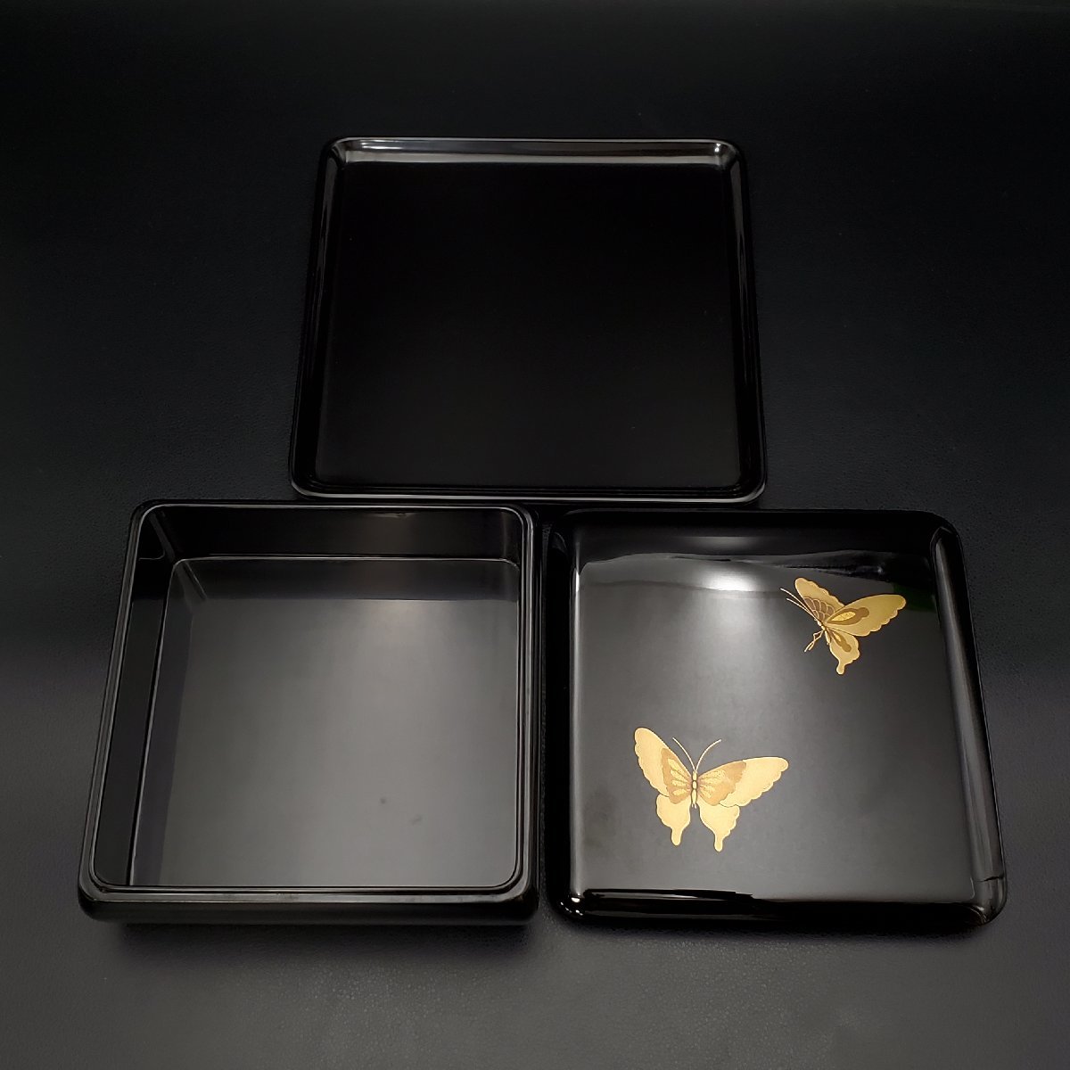 【宝蔵】輪島塗 蒔絵師/長井幸夫 黒塗 蝶蒔絵 菓子器 蓋物 盆付き 約21.5㎝ 茶道具 天然木 漆塗り 漆芸 漆器 共箱