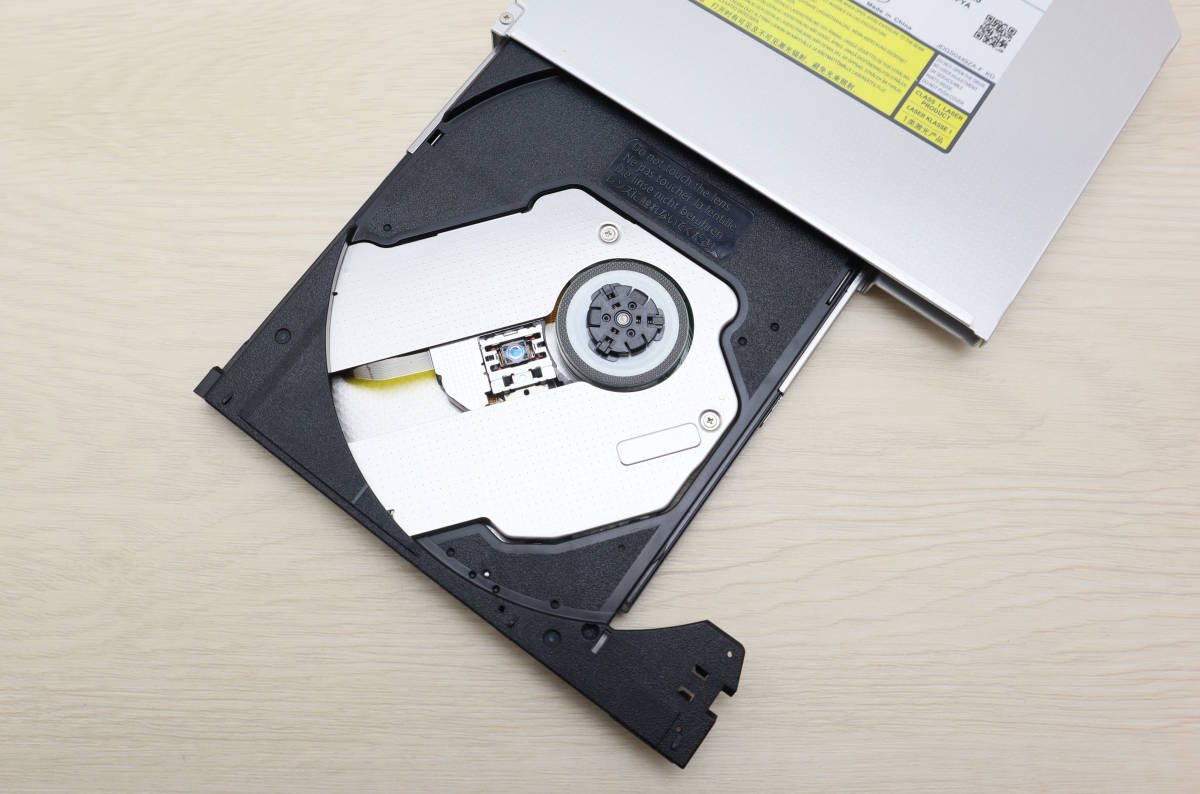 Panasonic 内蔵型 DVDスーパーマルチドライブ UJ8B0 12.7mm厚 SATA 動作品 1L9YA126606の画像2
