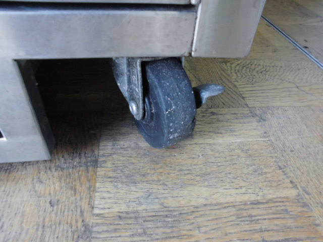 中古厨房 業務用 収納付き 作業台 調理場 ステンレス W750×D600 中古厨房 業務用 収納付き 作業台 調理場 ステンレス W750×D600