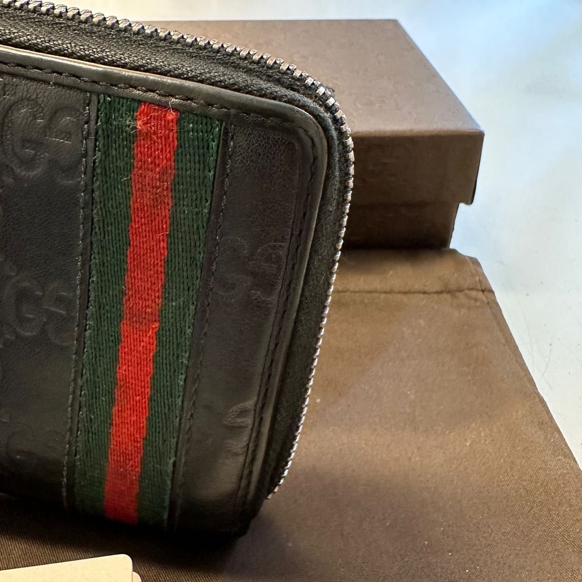 新品同様！　グッチ　GUCCI 財布　長財布　シマレザー　シェリーライン　ラウンドファスナー