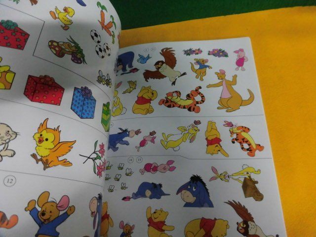 洋書　Disney Winnie the Pooh Sticker Book Treasury ディズニー くまのプーさんシールブック_画像4