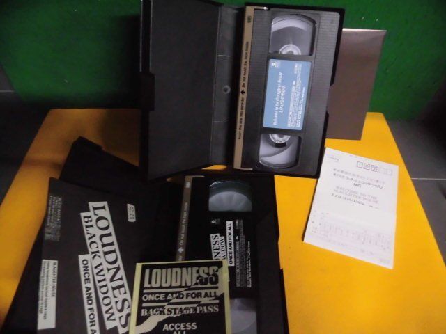 VHS ラウドネス BLACK WIDOW /WELCOME TO THE SLAUGHTER HOUSE LOUDNESS ステッカー・ポストカード付の画像3