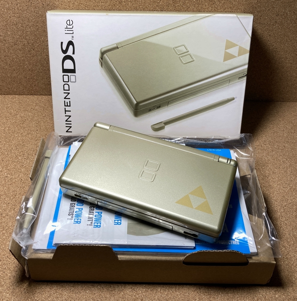 高級ブランド Zelda - Lite DS DS【任天堂】nintendo Triforce 北米版DSL本体（箱説等付） Edition:Gold DS Lite