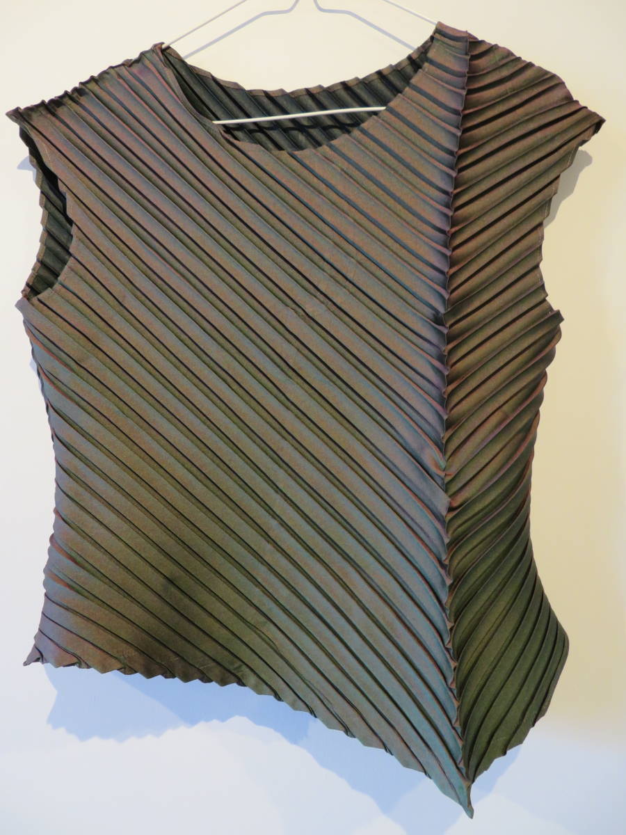 新品 未使用 ISSEY MIYAKE 3D Steam Stretch Iridescent Shirt Tops 玉虫色 金属光沢 スチームストレッチ 変形 プリーツ ベスト トップス