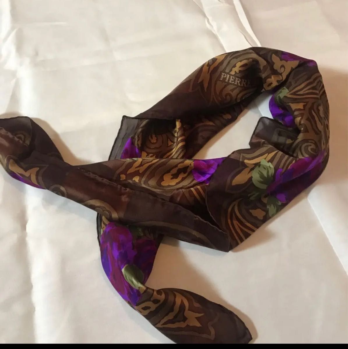 ピエールバルマン　紫バラ　スカーフ