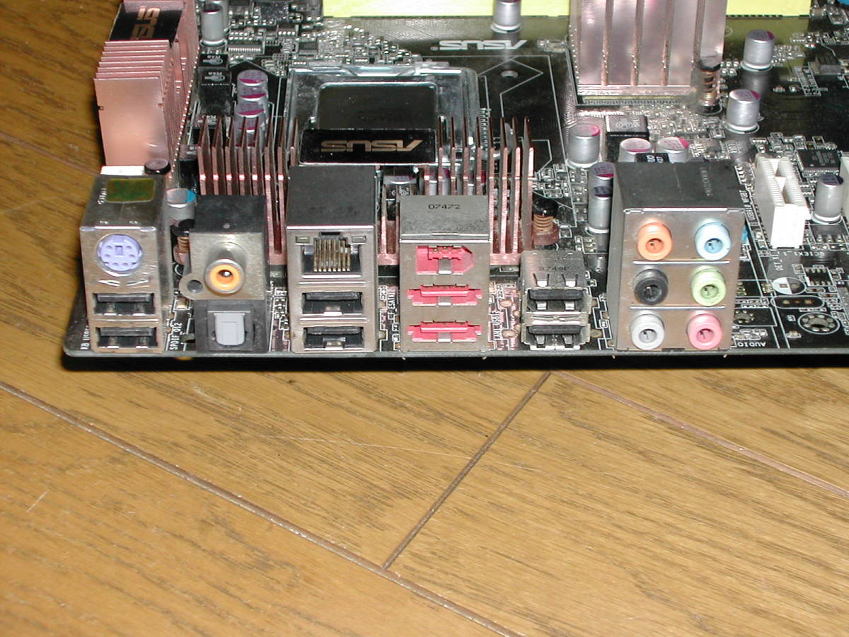 難あり　ASUS　P5K-E LGA775　Q8300付き_画像3