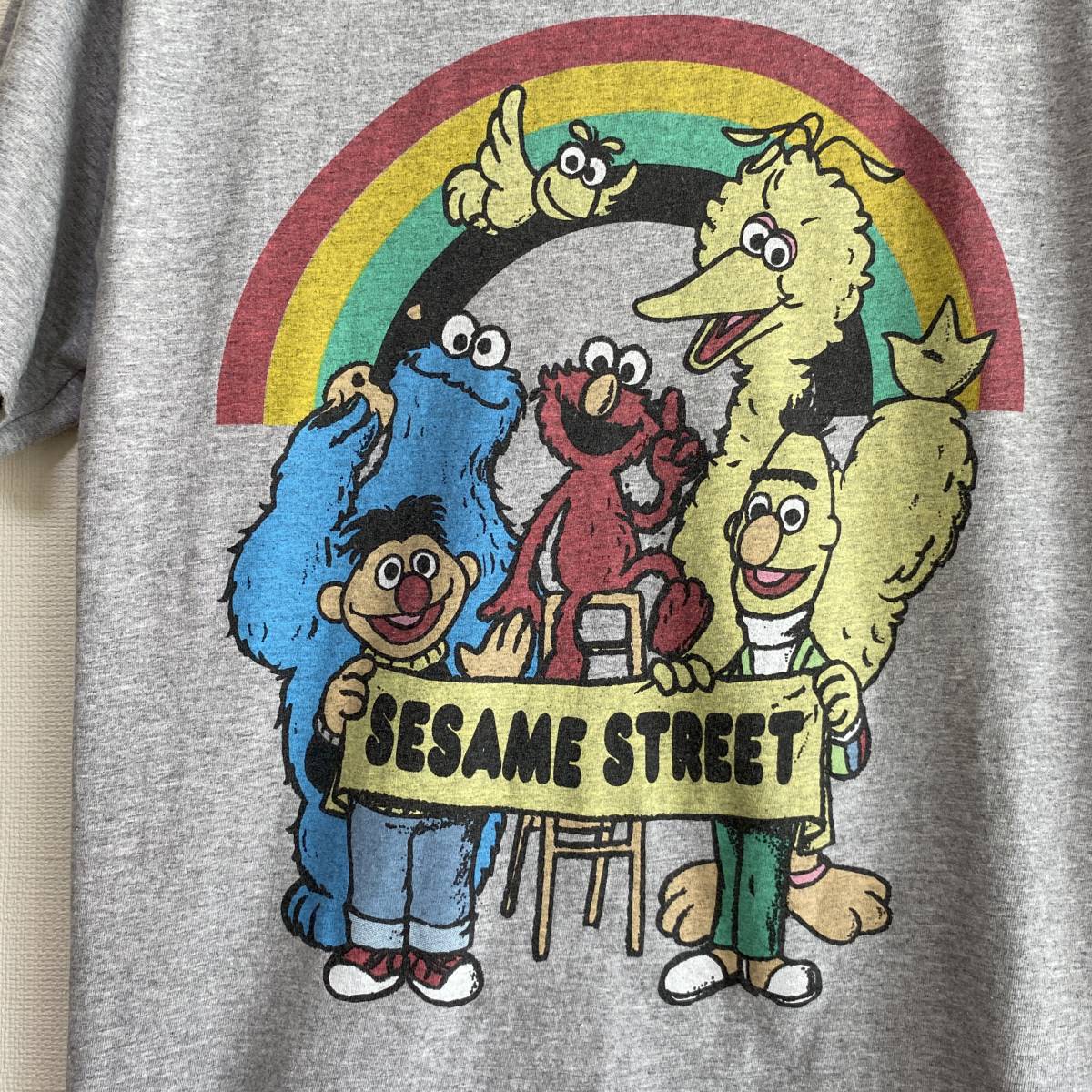 アメリカ古着　セサミストリート　SESAME STREET 半袖　Tシャツ　エルモ　クッキーモンスター　バート　Sサイズ　【P67】_画像6