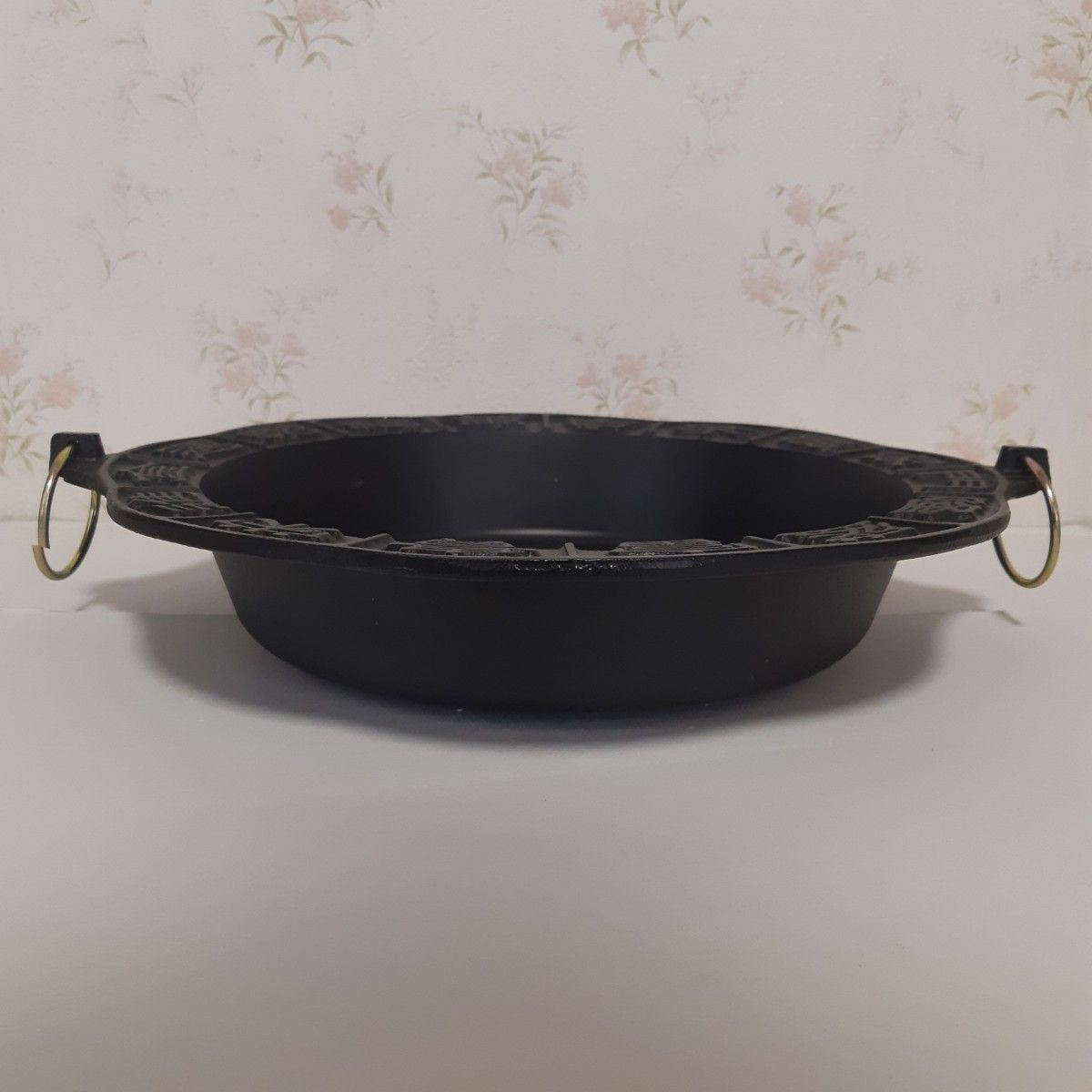 鉄鍋　すき焼鍋　蓋付き　鋳物製　未使用品
