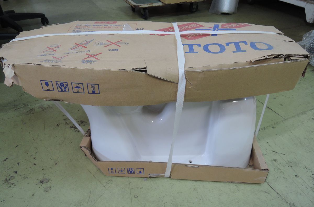 特価商品  【未使用】 TOTO　床排水便器　CS135　(YA/J-1871) 洋式