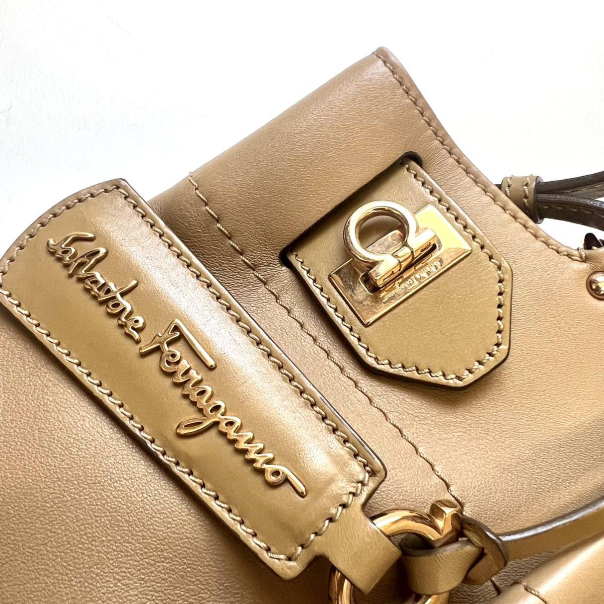 Salvatore Ferragamo フェラガモ 2wayバッグ レザー ショルダーバッグ
