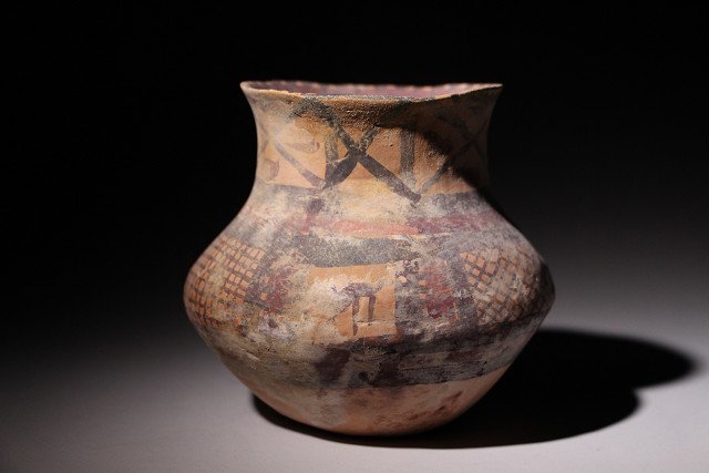 博物館展示品来歴有329 馬家窯文化彩陶壺高さ約11.5cm（検