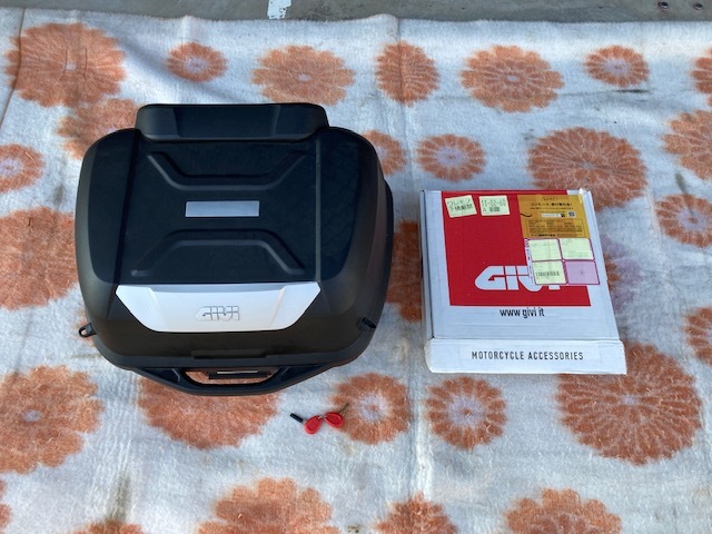 GIVI (ジビ) バイク用リアボックス43L 未塗装ブラックモノロックケース