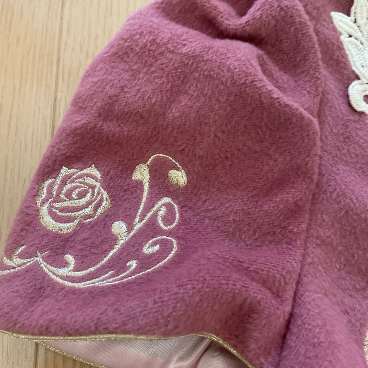【新品タグ付き】MARRY GARET(マリーガレット) モチーフレース刺繍ワンピース　ピンク系