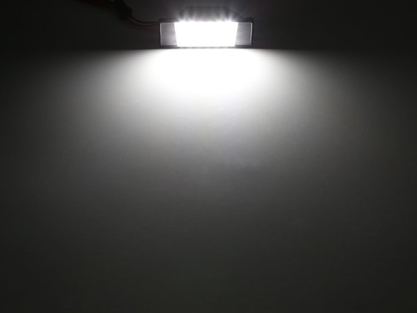 V37 スカイライン N17 ラティオ LED ライセンスランプ R-139_画像4