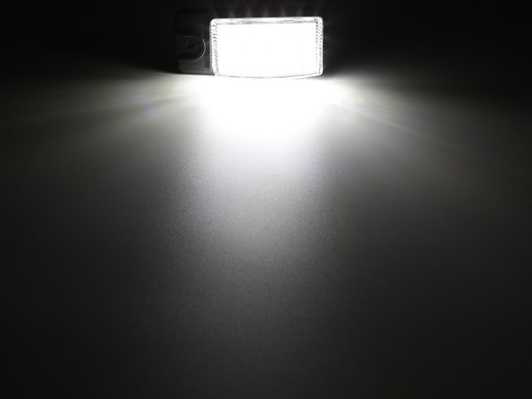 ニッサン Z51 ムラーノ / J50 スカイライン クロスオーバー LED ライセンスランプ 純白 6500K ユニット交換の高輝度モデル R-210_画像3