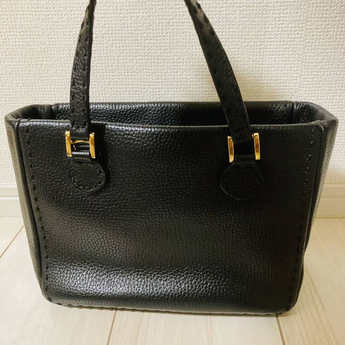 ★極美品★ Kitamura キタムラ ハンドバッグ 牛革 2WAY ショルダーバッグ シボ革 シュリンクレザー 黒 ブラック BK 仕切りポケット_画像2