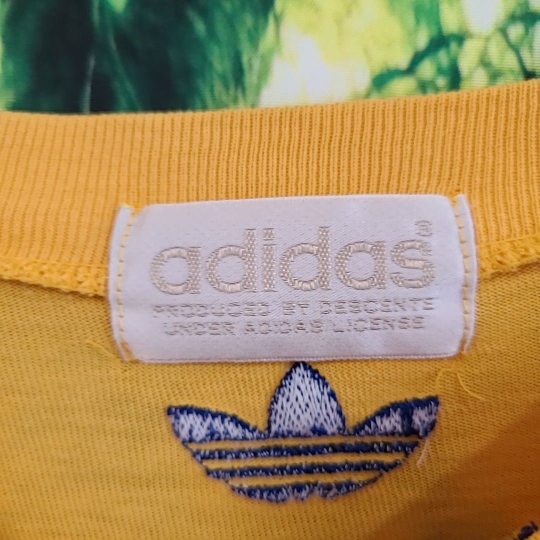 90s 90年代　ビンテージ　adidas　アディダス　黄色　イエロー くすみカラー Tシャツ 半袖Tシャツ 銀タグ　デサント