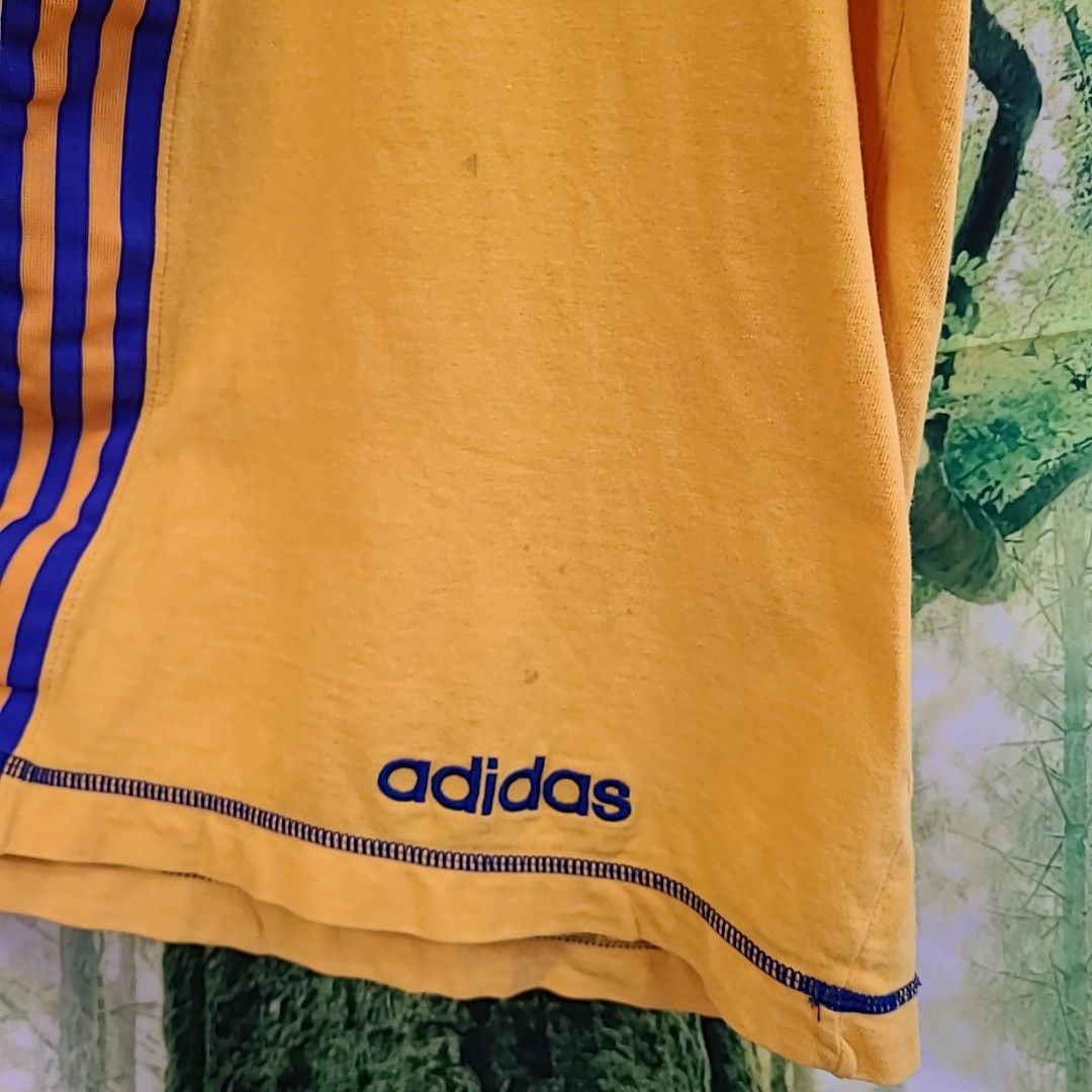 90s 90年代　ビンテージ　adidas　アディダス　黄色　イエロー くすみカラー Tシャツ 半袖Tシャツ 銀タグ　デサント