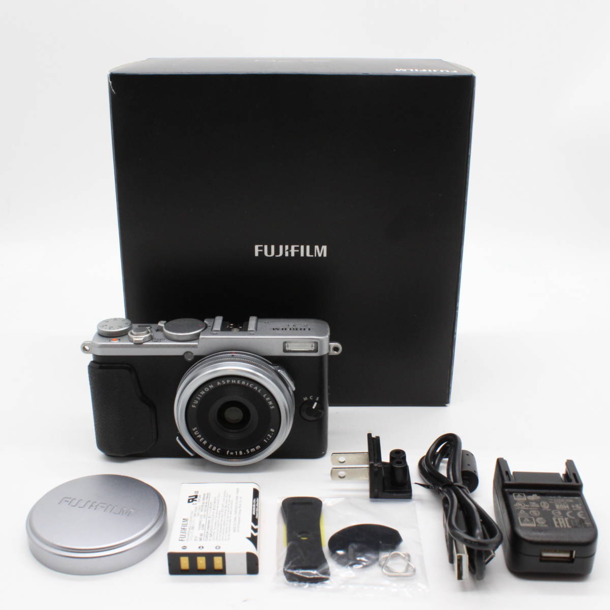 雑誌で紹介された FUJIFILM X70 シルバー デジタルカメラ☆2293 富士