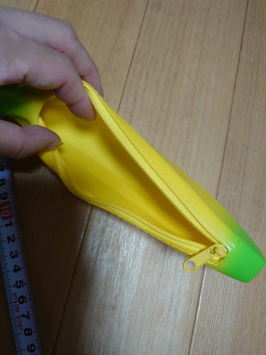 ディズニー　バナナ型ペンケース