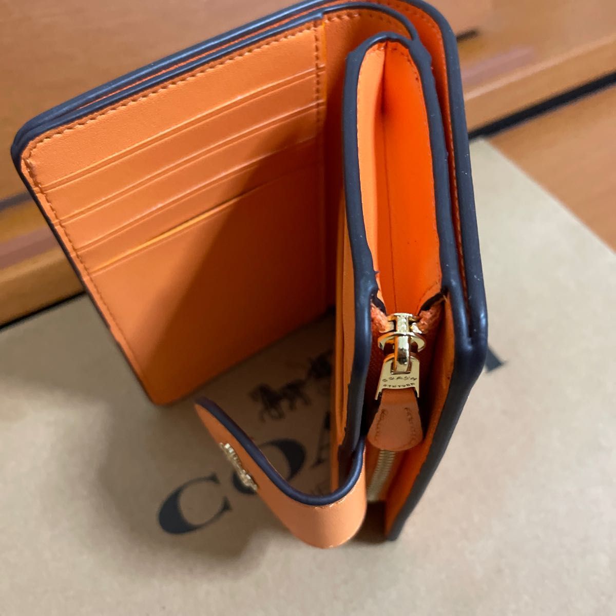 期間限定最安値 新品未使用 希少カラー COACH 財布 二つ折り財布