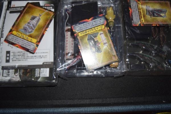  rare unopened Capcom Monstar Hunter weapon collection figure 15 kind .. less hunting tool collection life mon handle figure 817