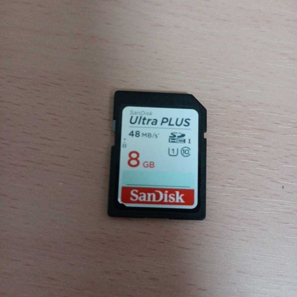 SanDisk 8GB Ultra　Plus　クラス10 サンディスク SDHC メモリーカード　SDカード 　動作確認済　送料63円～　_画像1