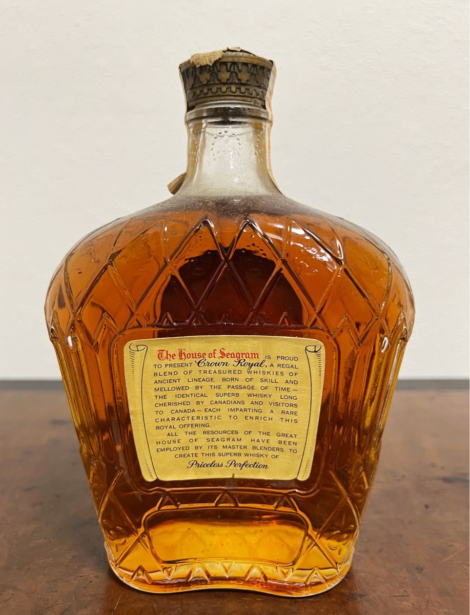 未開栓古酒 紙封時代クラウンローヤル1961年 オールドボトル 旧 未開栓古酒 紙封時代クラウンローヤル1961年 オールドボトル 旧