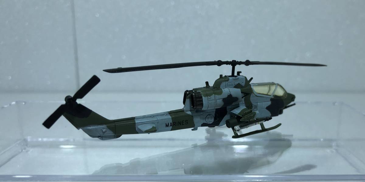 ■完成品 1/144 AH-1W スーパーコブラ アメリカ 海兵隊仕様 対戦車ヘリ ヘリコプター ♯ ワールドタンクミュージアム_画像2