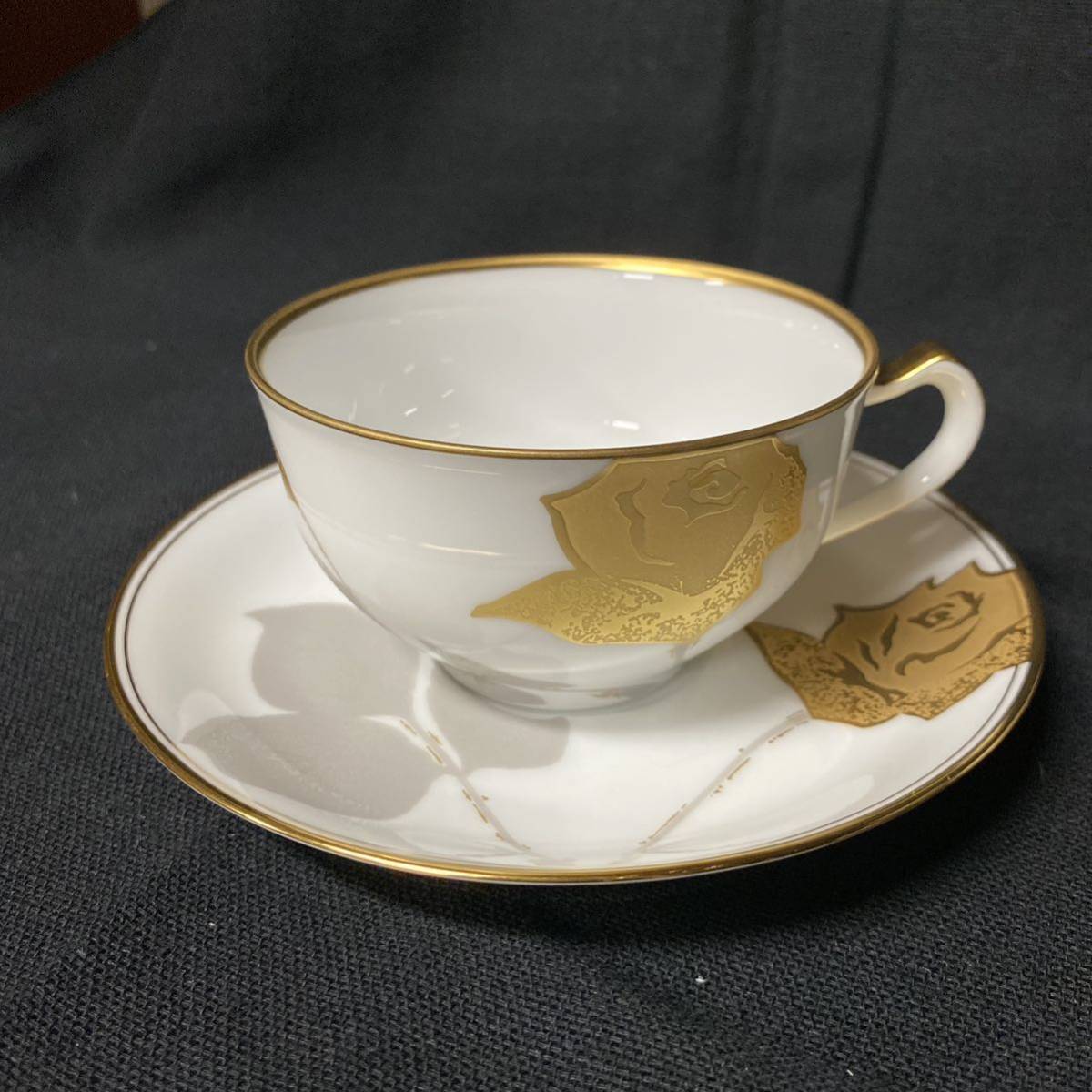 Okura Ceramics Okura 6 Customer Set Cup Cup и Gold Rose Flowers