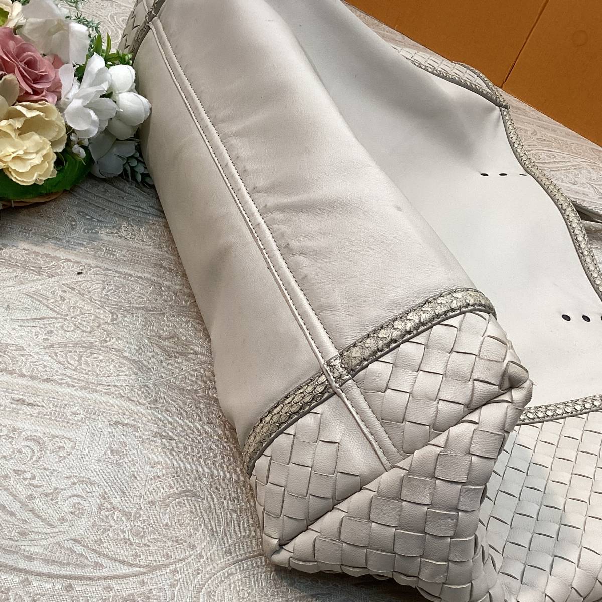 新作モデル BOTTEGA VENETA ボッテガヴェネタ トートバッグ ベージュ