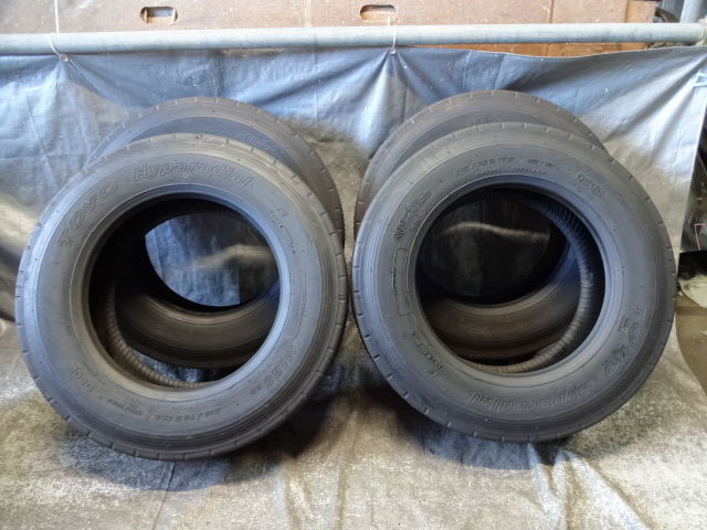 トーヨー トラックタイヤ Hyparadial M125 215/70R17.5 /4本セット