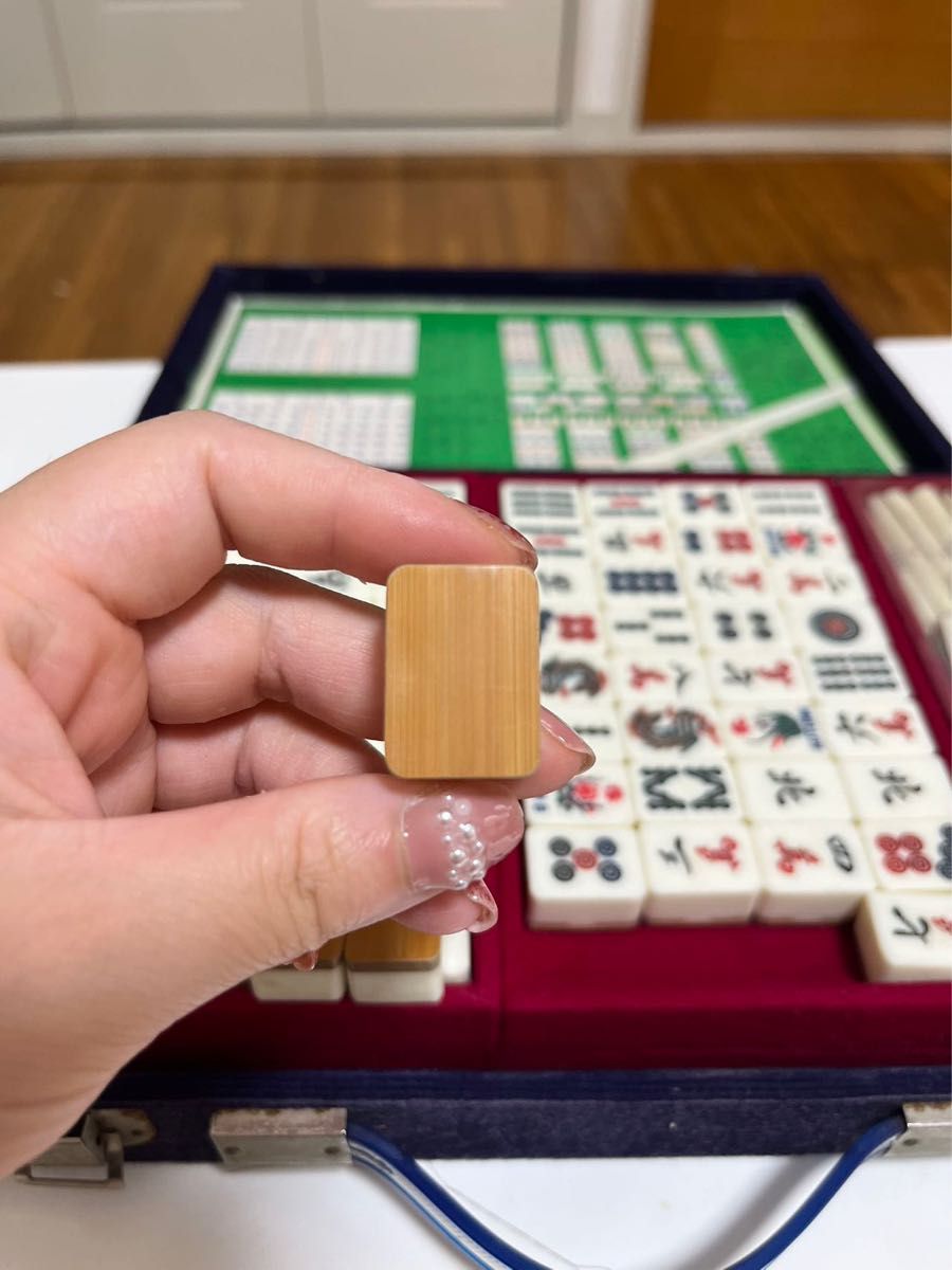 麻雀牌セット 背竹牌 昭和 レア マージャンパイ 予備牌4つ 特殊 麻雀牌セット 背竹牌 昭和 レア マージャンパイ 予備牌4つ 特殊
