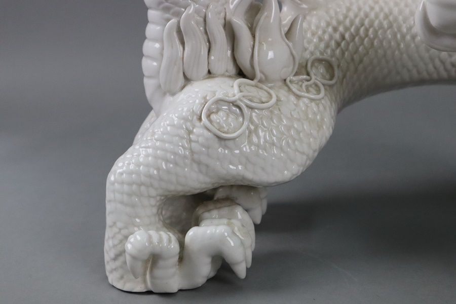  China fine art white porcelain dragon ornament width 35,5cm old . virtue . era small . skill old work of art [b814]