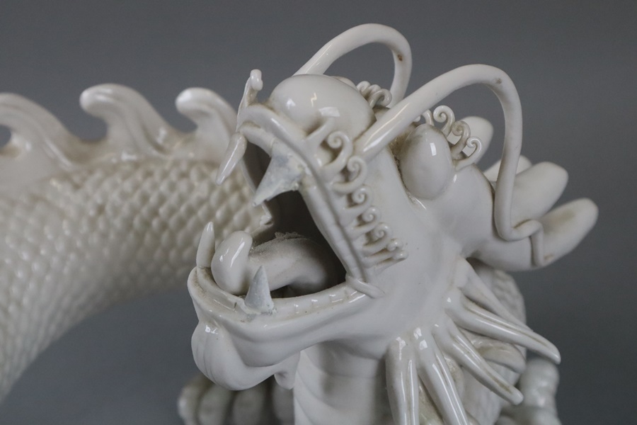  China fine art white porcelain dragon ornament width 35,5cm old . virtue . era small . skill old work of art [b814]