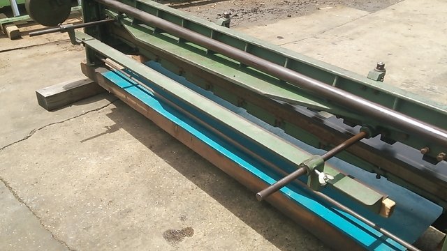 手動 2m プレス切断機 シャーリング 板金切断機 (刃の状態良好 手動 2m プレス切断機 シャーリング 板金切断機 (刃の状態良好