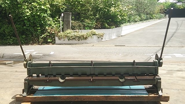 手動 2m プレス切断機 シャーリング 板金切断機 (刃の状態良好 手動 2m プレス切断機 シャーリング 板金切断機 (刃の状態良好