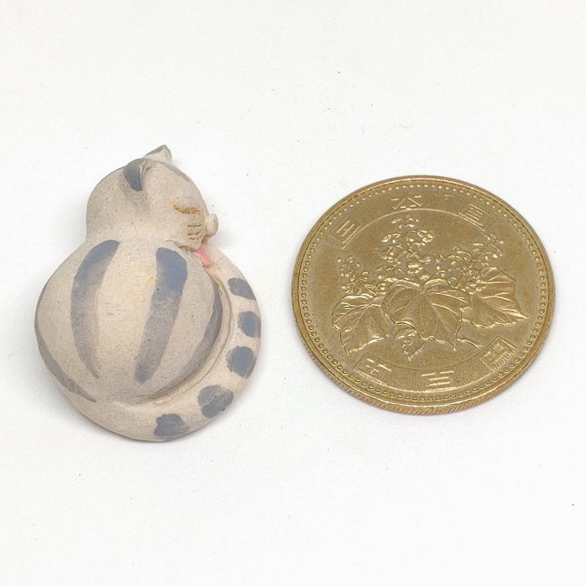 小さな置物 猫 ねこ ネコ Made and Hand Painted in Scotland 全長約3.1cm 洋風 置物 小物 飾り　【3853】_画像5
