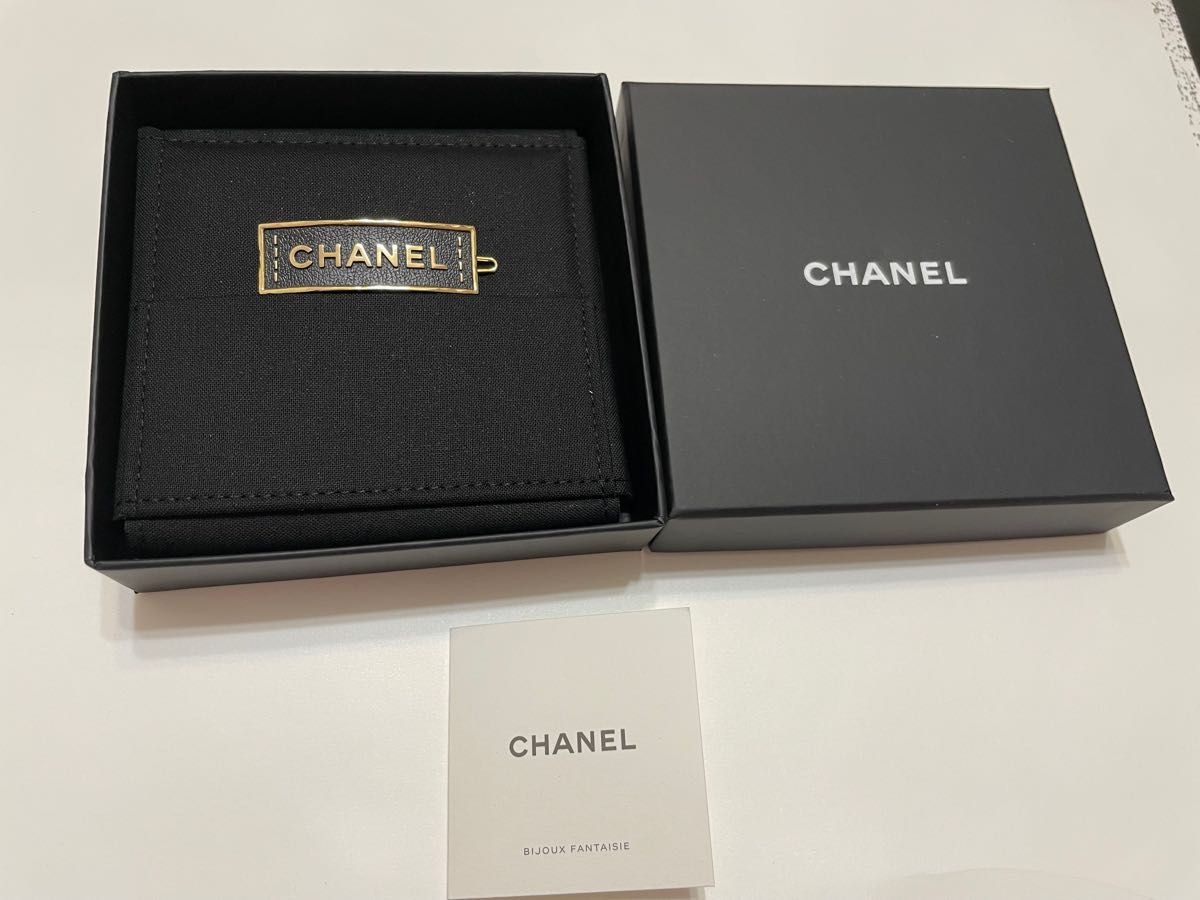 CHANEL シャネル　ヘアアクセサリー　ヘアピン　ロゴ　ブラック　黒　ゴールド　新品　未使用　ボックス付き　ギフト　プレゼント