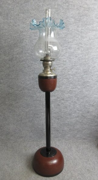 アンティーク 置きランプ [B32926] 高さ83cm 台の直径17cm ホヤの直径17cm 木製 青ひだ オイル ランプ 照明_画像1