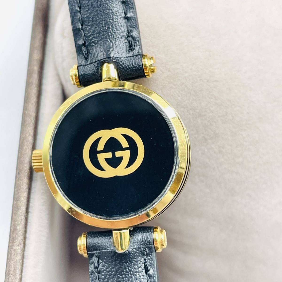 GUCCI グッチ 腕時計 時計 レディース ブラック ゴールド スイス製 