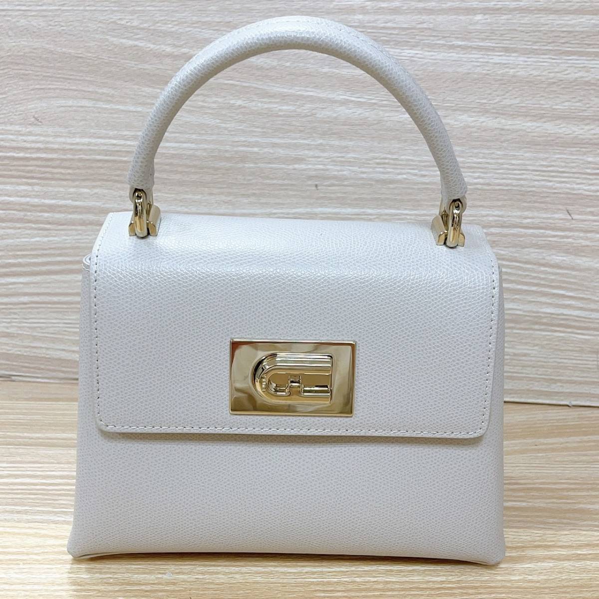 【美品】 フルラ FURLA 2way ハンドバッグ ショルダーバッグ ミニバッグ ベージュ アイボリー 【14748