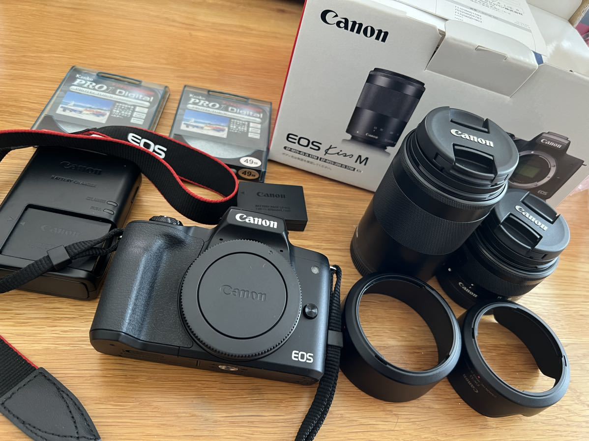 お買得】 ☆美品☆ Canon EOS Kiss Mダブルズームキット ブラック