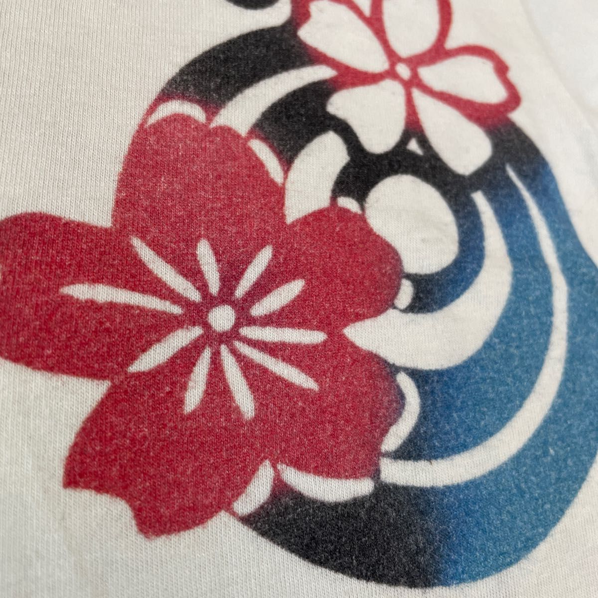 紅型風模様のクルーネックTシャツ　マンタと花　 半袖Tシャツ　沖縄　石垣　箱亀　Mサイズ 生成り