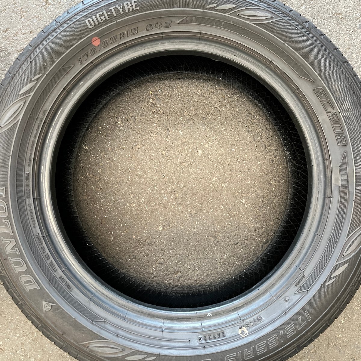 タイヤ2本セット　DUNLOP EC202(ダンロップ)　175/65R15　2022年製　5ミリ_画像4