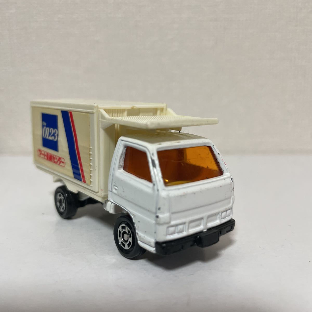 ☆トミカ No.32 いすゞ エルフ 引越トラック アート引越センター ☆ ISUZU ELF POWER CONTAINER ☆ 中国製 外箱なし 絶版 中古_画像3