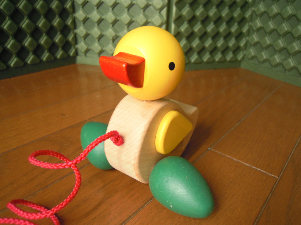 【三】　beeboo　ビーブー　きれいめ　木の玩具　ヒヨコ　ひもで引っ張るおもちゃ　★　かわいい　知育玩具_画像1