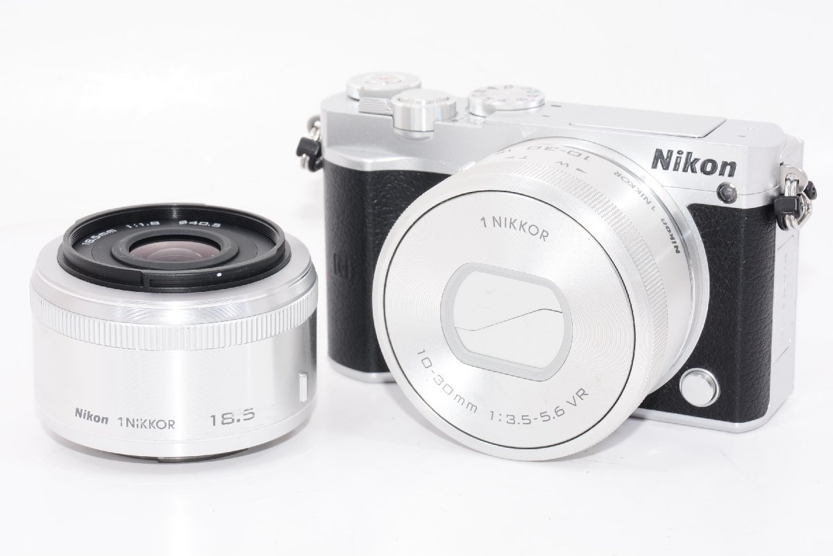 最新な 【オススメ】Nikon Nikon1 シルバー ダブルズームキット J5